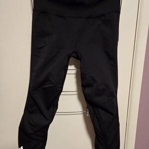 UnderArmor workout crop pants sz M runs S blk extra knee rm cuffed